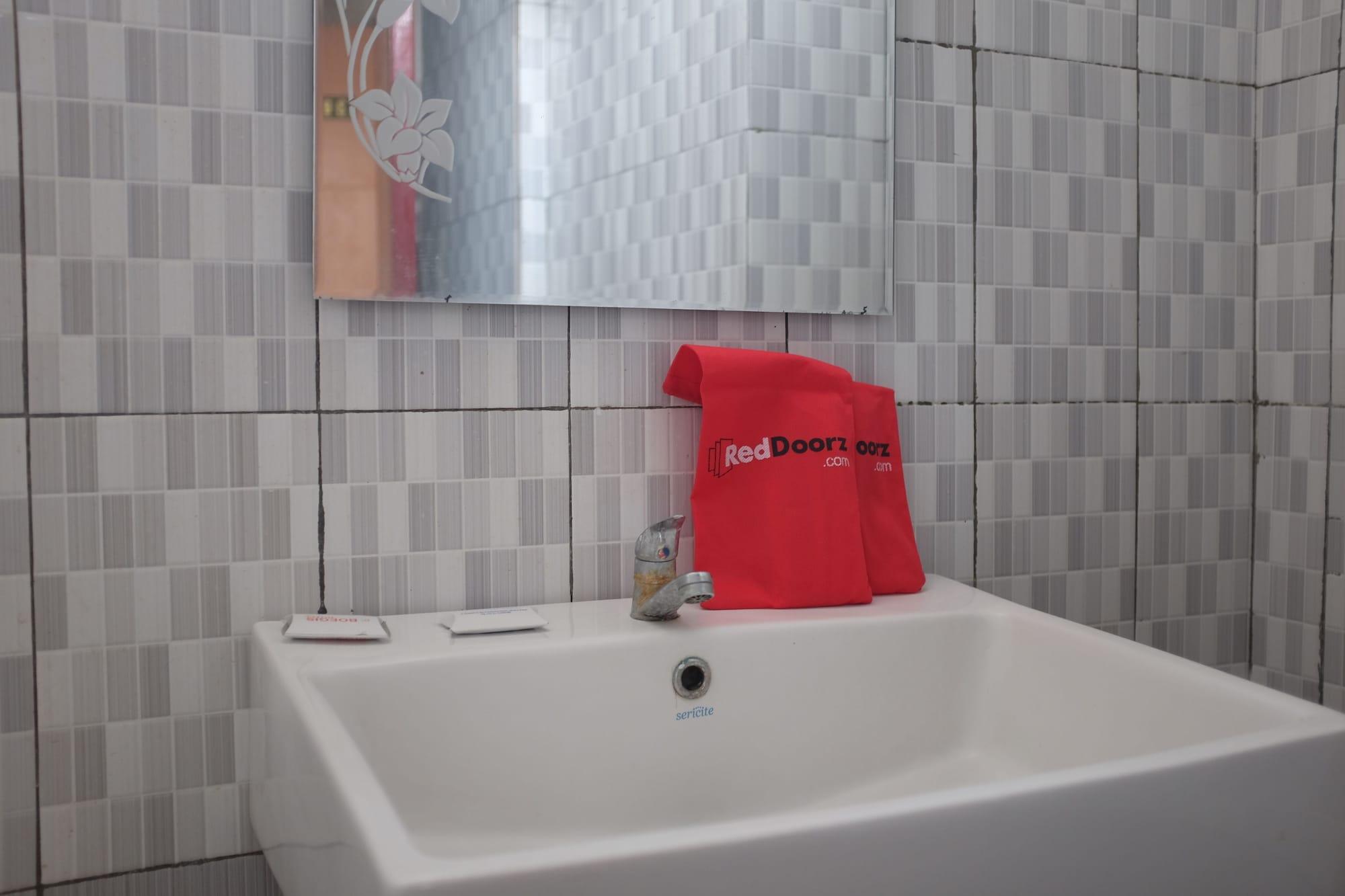 Reddoorz Plus Near Senen Jacarta Exterior foto