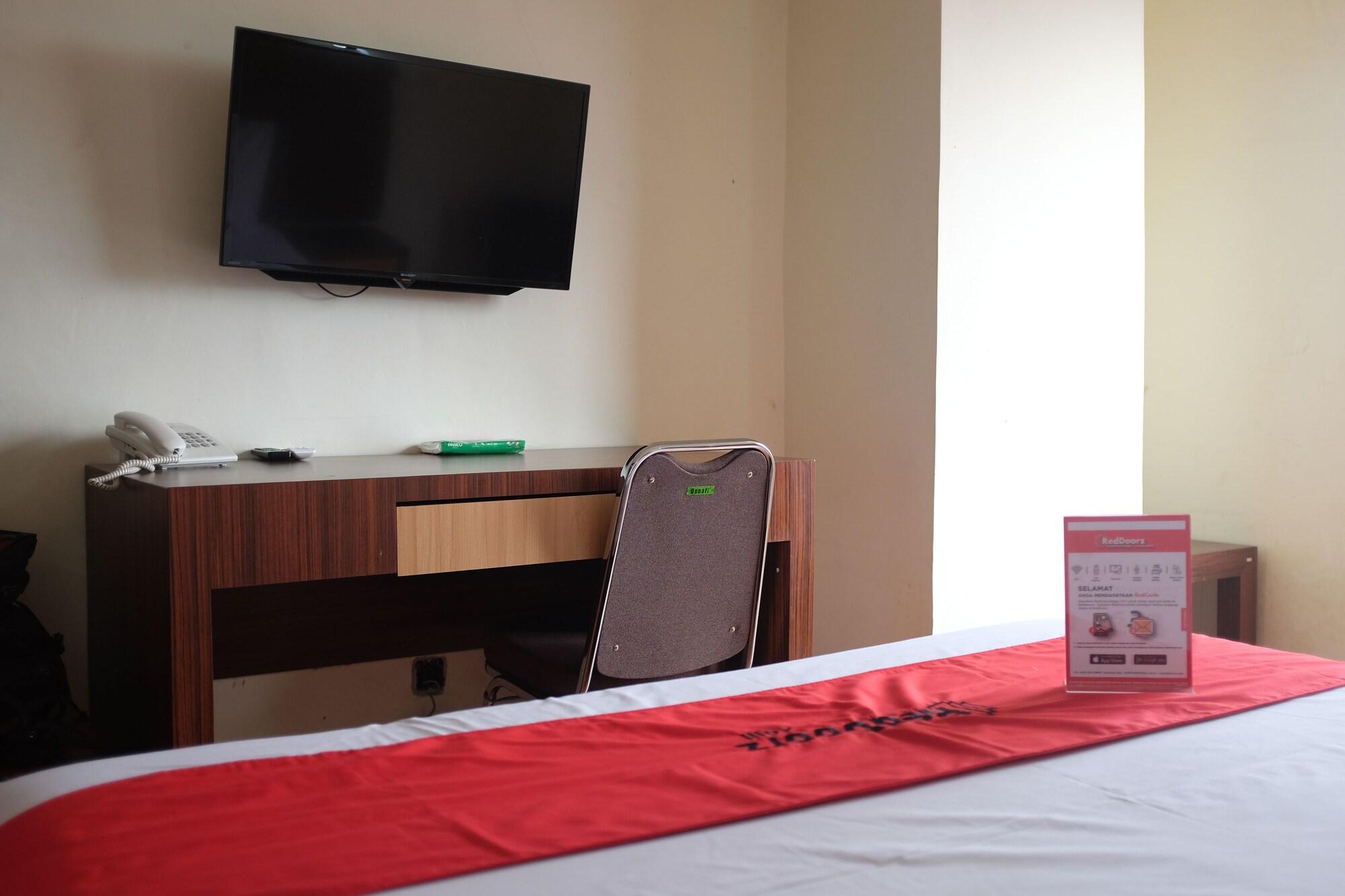 Reddoorz Plus Near Senen Jacarta Exterior foto